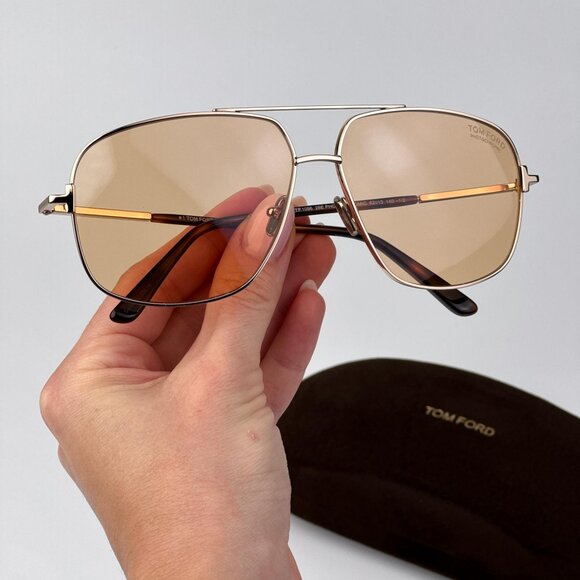 Tom Ford TEX FT1096 Sunglasses – Gold Photochromic | Unisex Model FT1096 28E - Picture 1 of 9